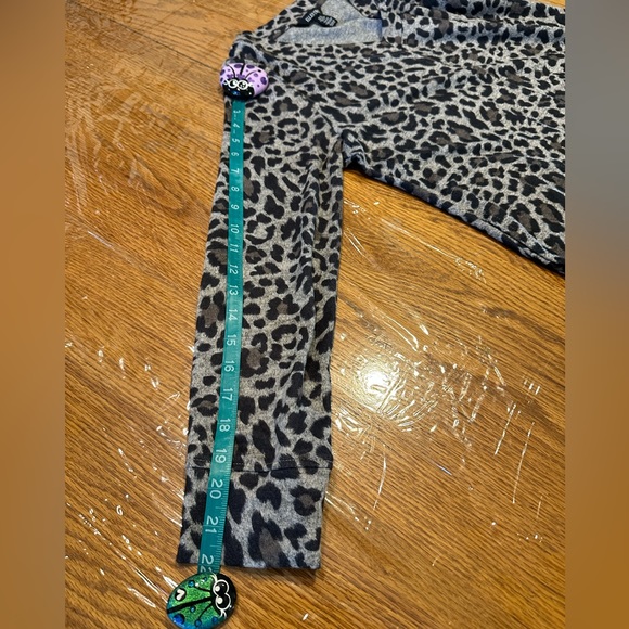 Ellen Tracy Cozy V-Neck Tunic with Pockets Super Soft Animal Print Size Medium - Picture 15 of 16